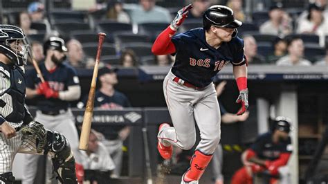 Hernández lifts Red Sox over Yankees 3-2 in 10 innings to take series